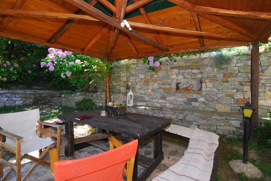 Archontiko Iatridis Hotel Mourésion Buitenkant foto
