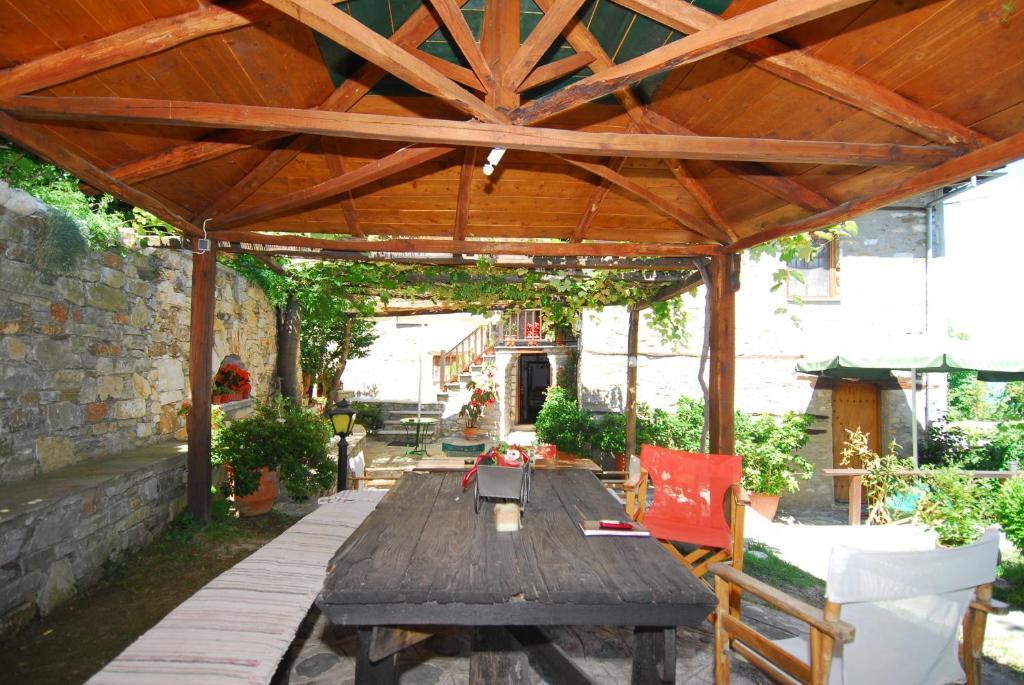 Archontiko Iatridis Hotel Mourésion Buitenkant foto